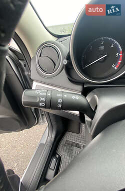 Хэтчбек Mazda 3 2012 в 