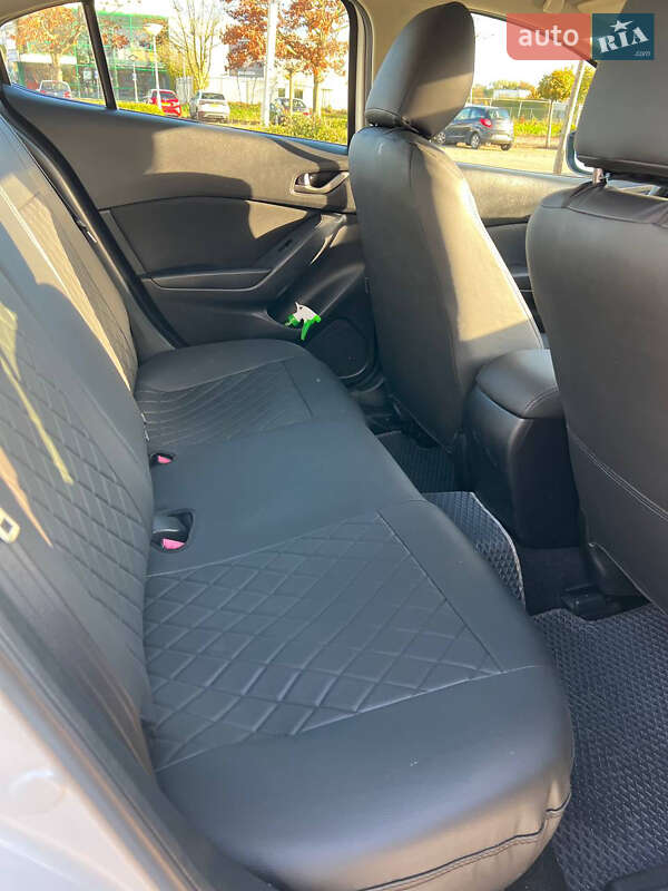 Седан Mazda 3 2015 в Киеве