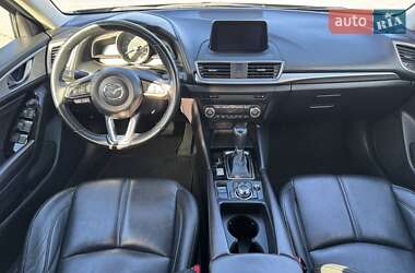 Хэтчбек Mazda 3 2017 в 