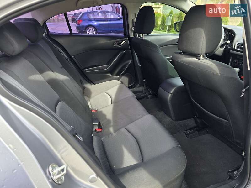 Седан Mazda 3 2016 в Тернополе