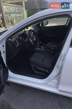 Седан Mazda 3 2015 в 