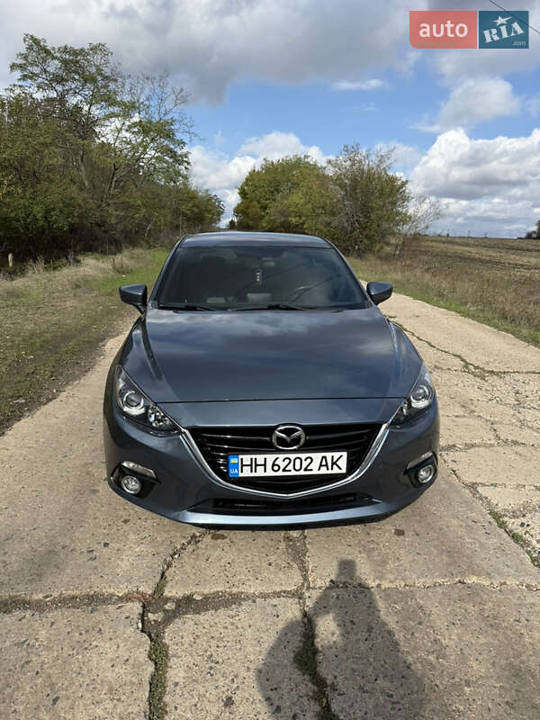 Седан Mazda 3 2016 в Ананьеве