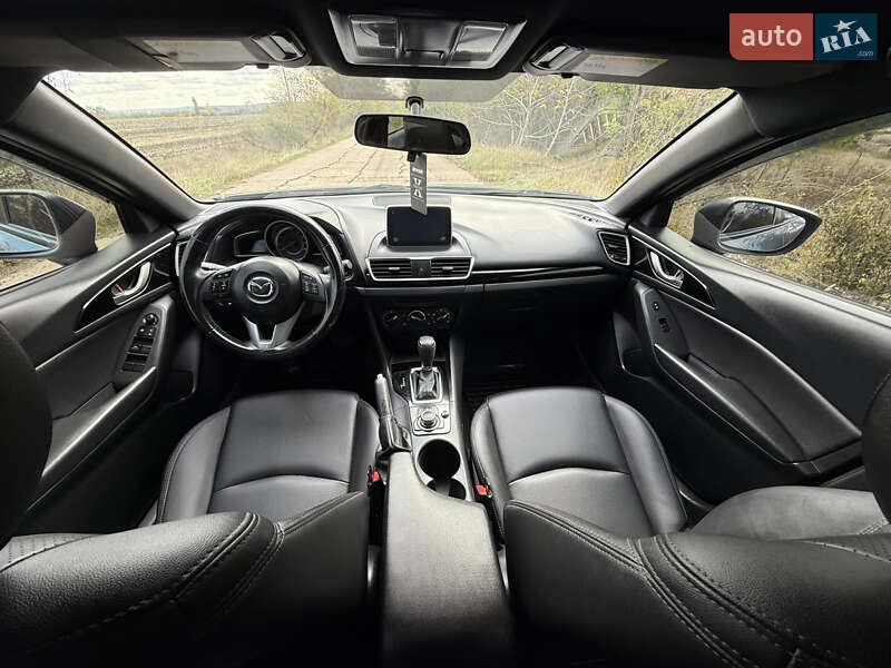 Седан Mazda 3 2016 в Ананьеве