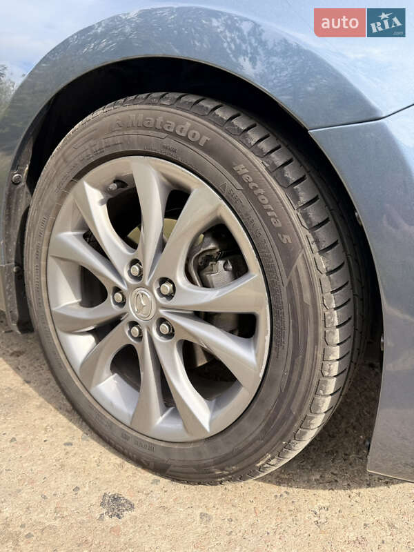 Седан Mazda 3 2016 в Ананьеве