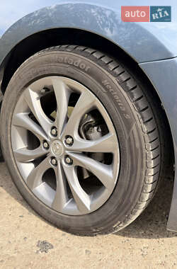 Седан Mazda 3 2016 в 