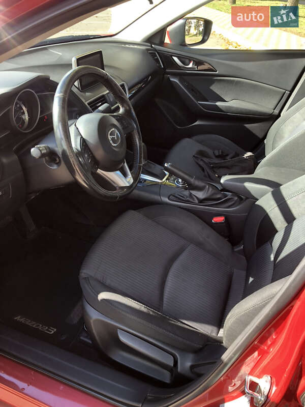 Седан Mazda 3 2016 в Киеве