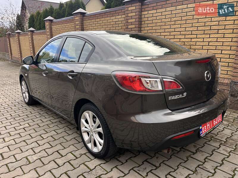 Седан Mazda 3 2011 в Луцке
