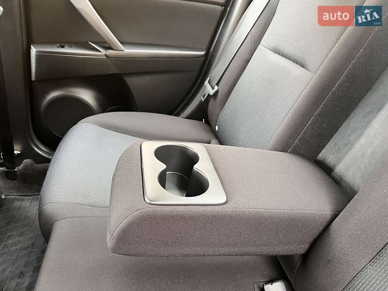 Седан Mazda 3 2011 в Луцке