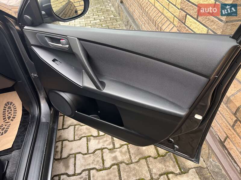 Седан Mazda 3 2011 в Луцке