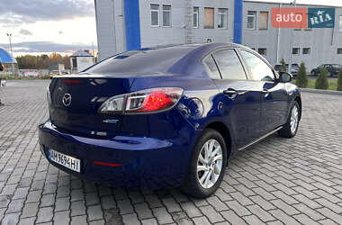Седан Mazda 3 2013 в 