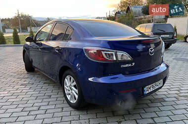 Седан Mazda 3 2013 в 