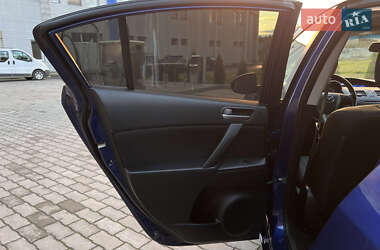 Седан Mazda 3 2013 в 