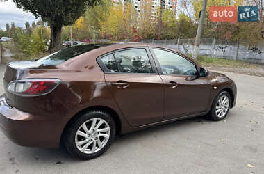 Седан Mazda 3 2011 в 