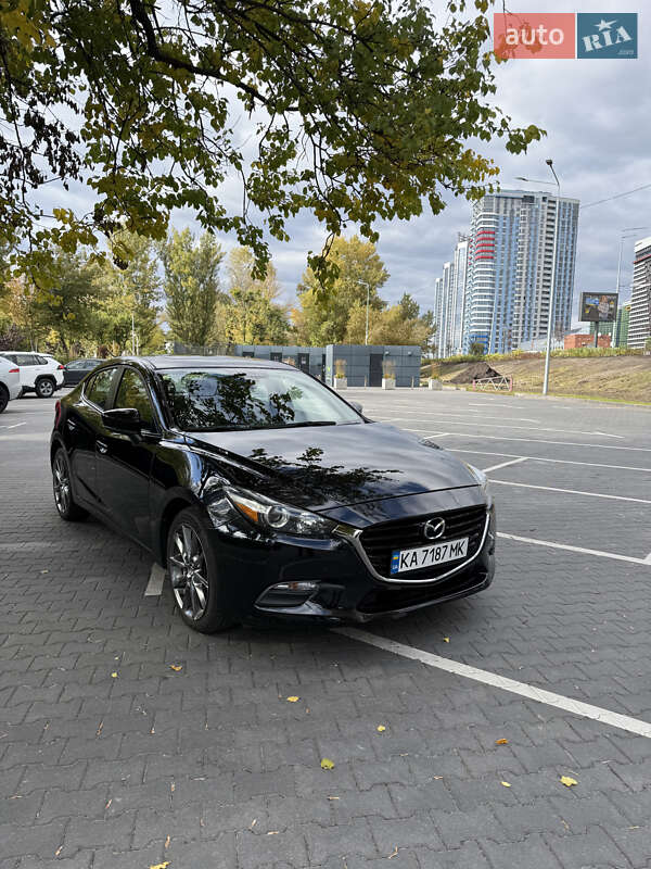 Седан Mazda 3 2018 в Киеве