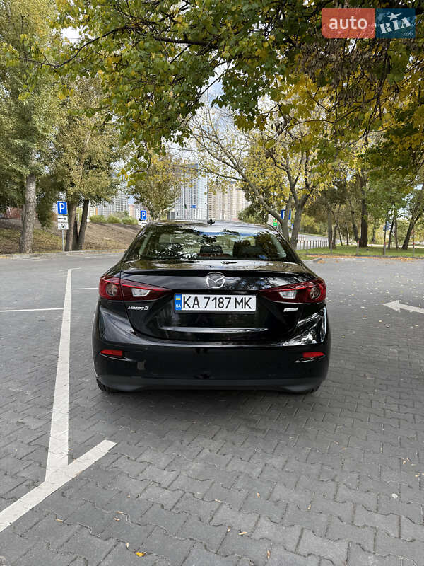 Седан Mazda 3 2018 в Киеве