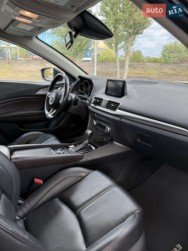 Седан Mazda 3 2018 в Киеве