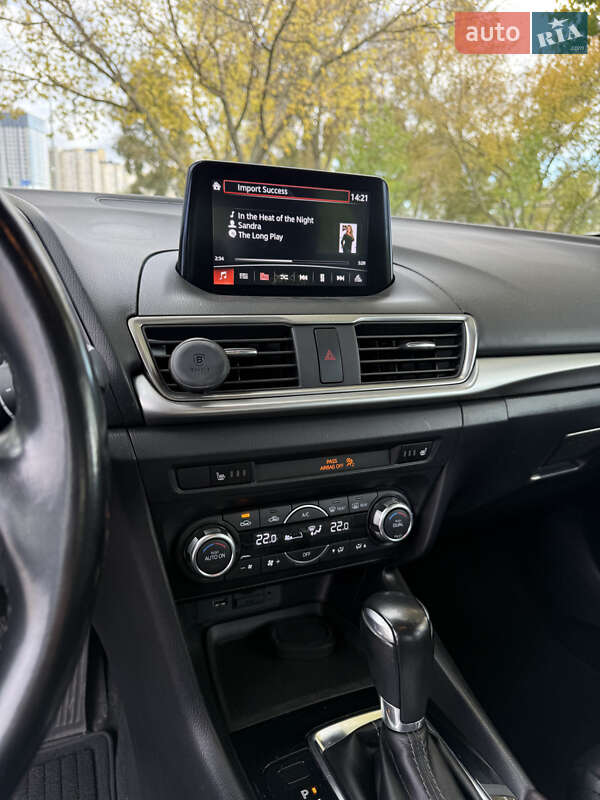 Седан Mazda 3 2018 в Киеве