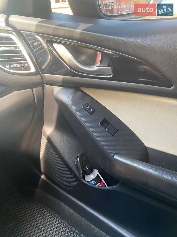 Седан Mazda 3 2013 в Черкассах