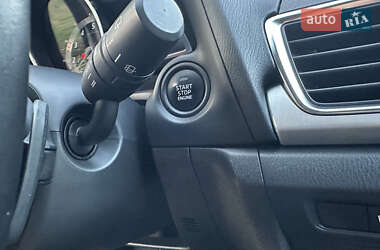 Хэтчбек Mazda 3 2016 в 