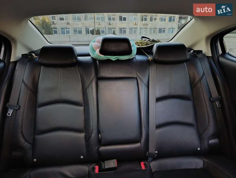 Седан Mazda 3 2016 в Киеве