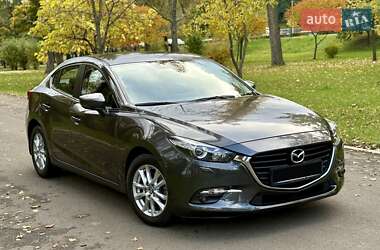 Седан Mazda 3 2017 в  фото 10 Седан Mazda 3 2017 в