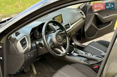 Седан Mazda 3 2017 в  фото 22 Седан Mazda 3 2017 в