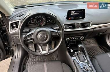 Седан Mazda 3 2017 в  фото 31 Седан Mazda 3 2017 в