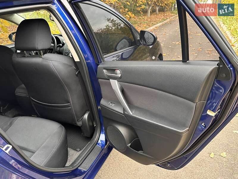 Хэтчбек Mazda 3 2011 в Южноукраинске