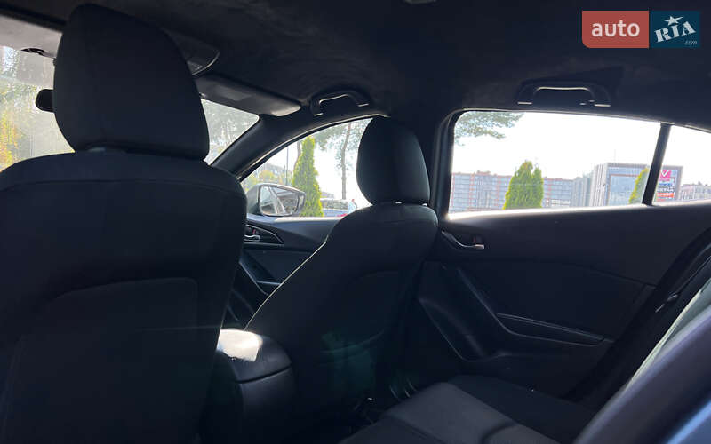 Седан Mazda 3 2014 в Львове