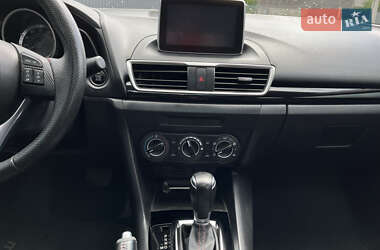 Седан Mazda 3 2016 в  фото 10 Седан Mazda 3 2016 в