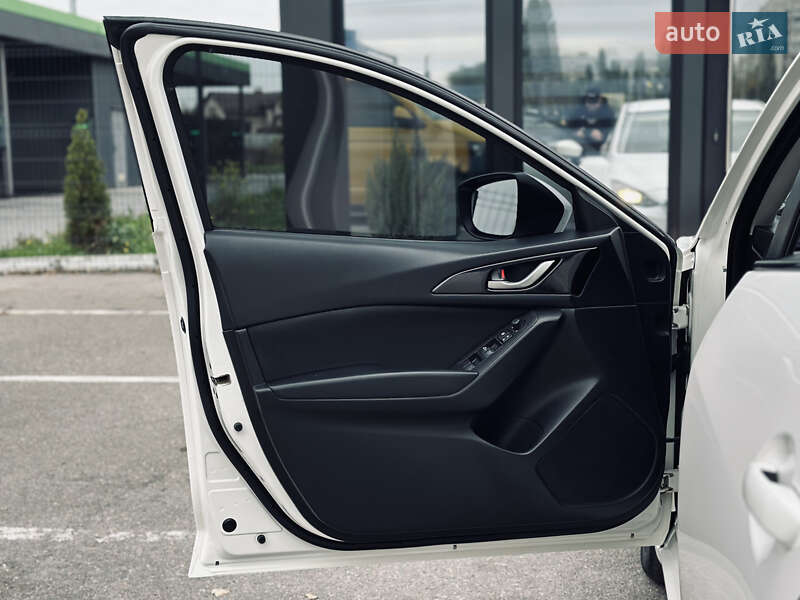 Седан Mazda 3 2014 в Кременчуці