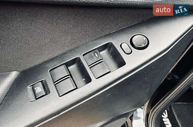 Седан Mazda 3 2012 в  фото 16 Седан Mazda 3 2012 в