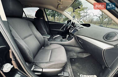 Седан Mazda 3 2012 в  фото 20 Седан Mazda 3 2012 в