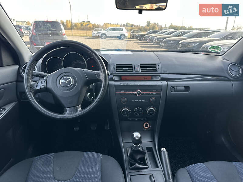 Седан Mazda 3 2005 в Ровно