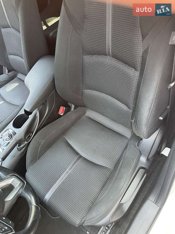 Седан Mazda 3 2016 в Кременчуге