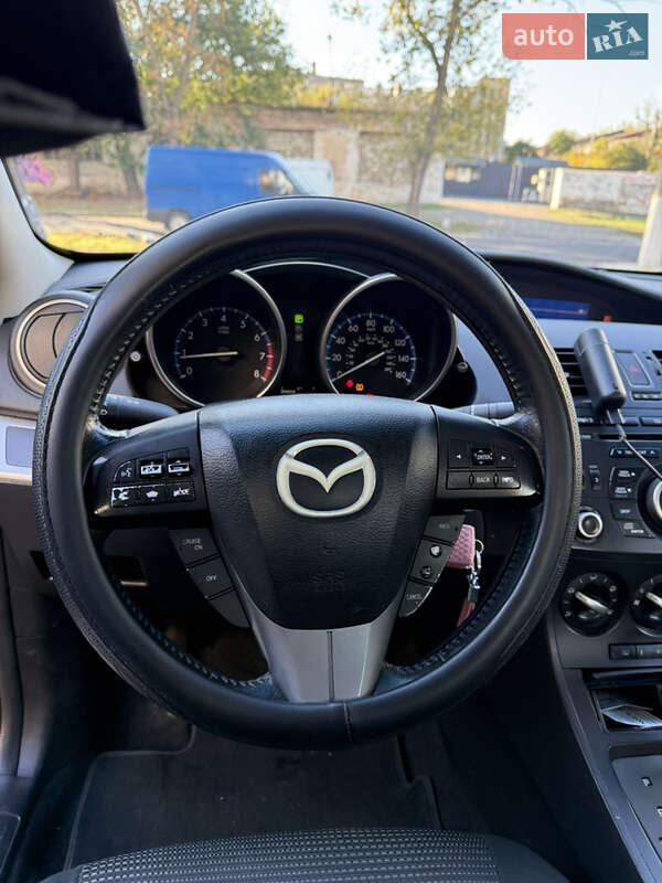 Седан Mazda 3 2012 в Николаеве
