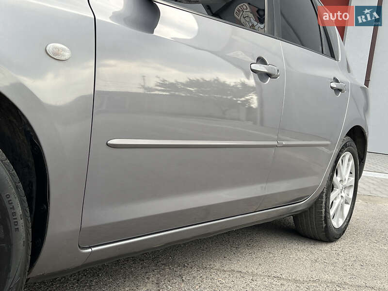 Хетчбек Mazda 3 2004 в Рівному фото 11 Хетчбек Mazda 3 2004 в Рівному