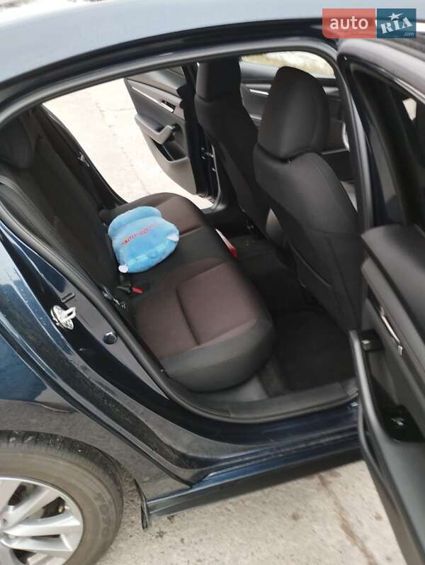 Седан Mazda 3 2019 в Вышгороде