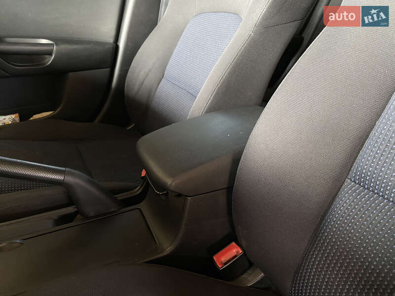 Седан Mazda 3 2004 в Мукачевому фото 32 Седан Mazda 3 2004 в Мукачевому