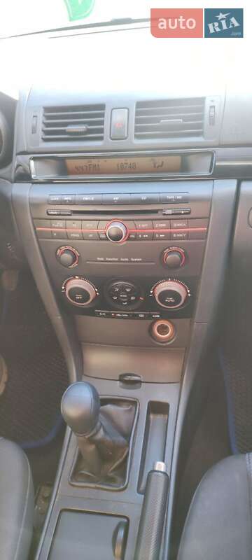 Седан Mazda 3 2004 в Калуше