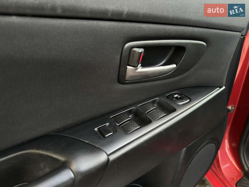 Хетчбек Mazda 3 2004 в Києві