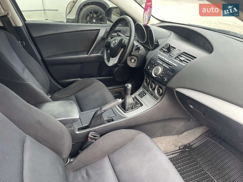 Седан Mazda 3 2010 в Ивано-Франковске