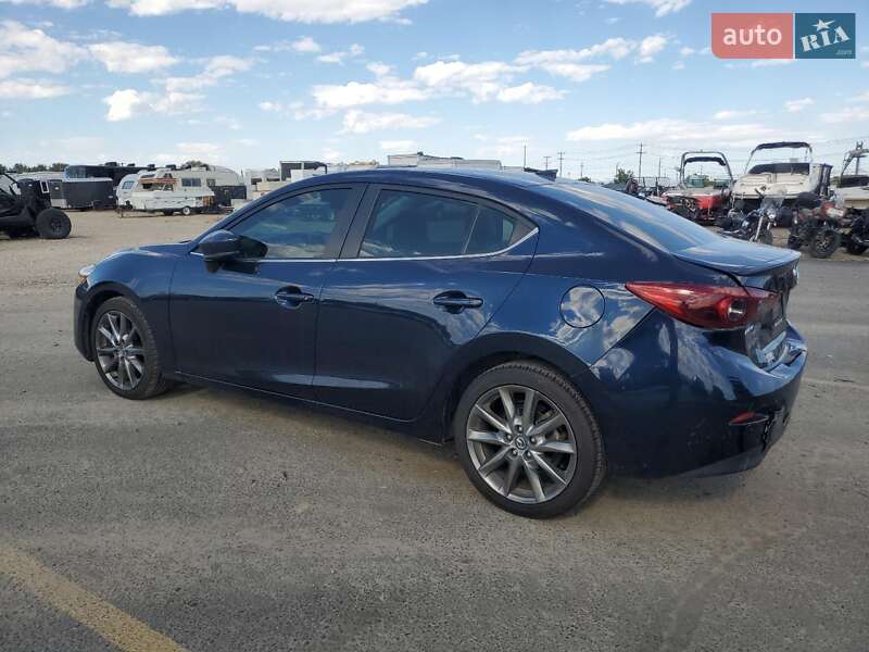 Седан Mazda 3 2018 в Киеве