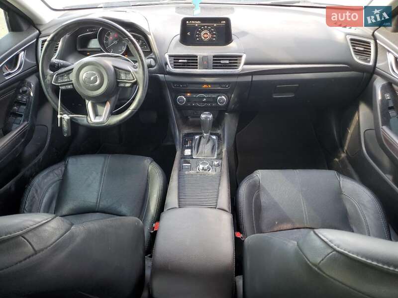 Седан Mazda 3 2018 в Киеве