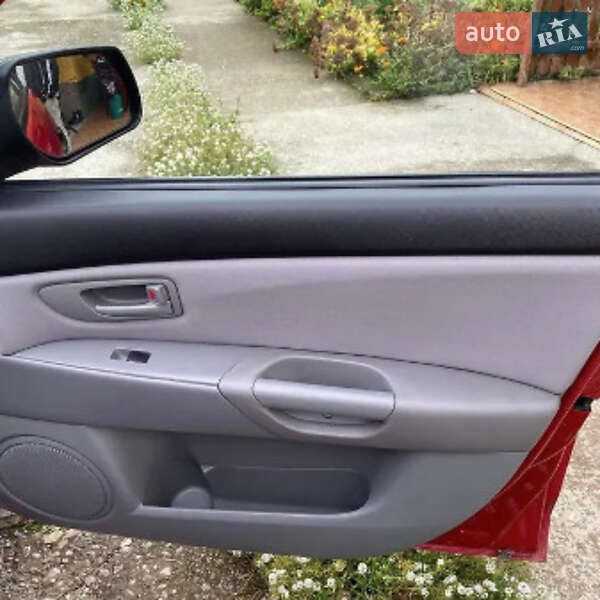 Хэтчбек Mazda 3 2005 в Берегово
