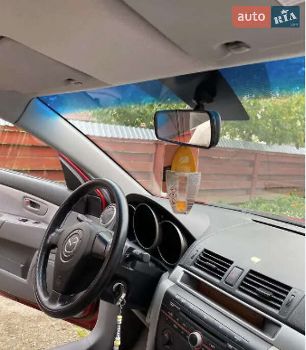 Хэтчбек Mazda 3 2005 в Берегово