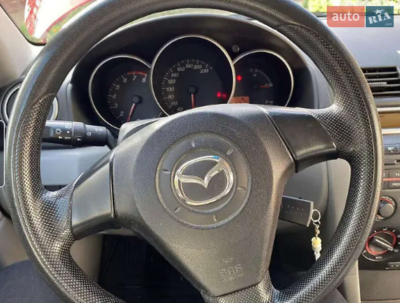 Хэтчбек Mazda 3 2005 в Берегово