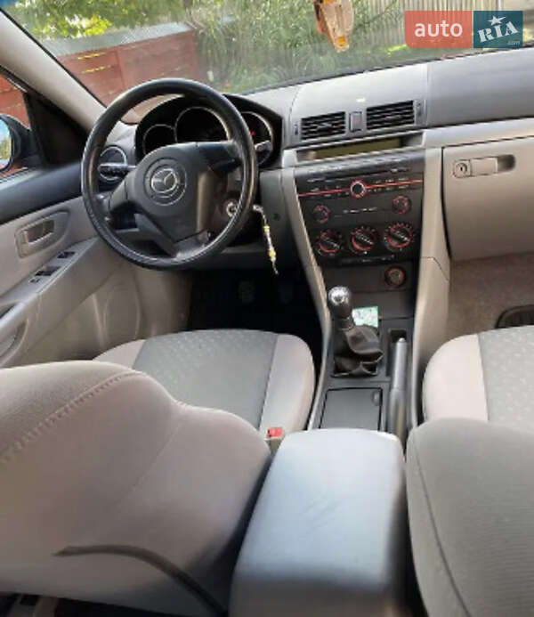 Хэтчбек Mazda 3 2005 в Берегово