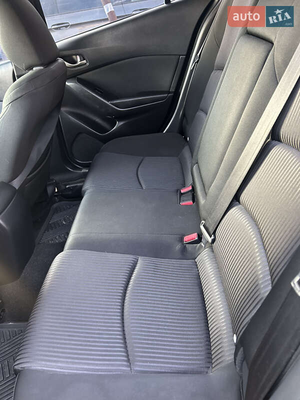 Седан Mazda 3 2014 в Львове