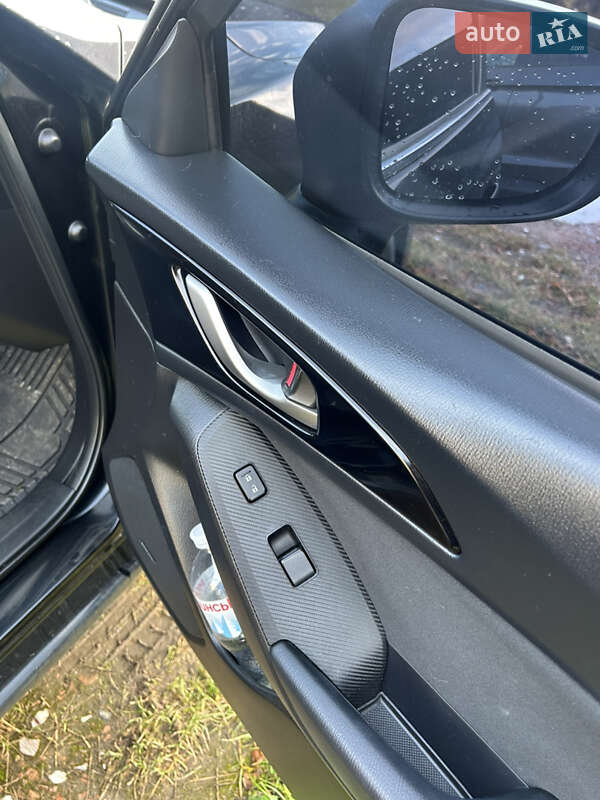 Седан Mazda 3 2014 в Львове